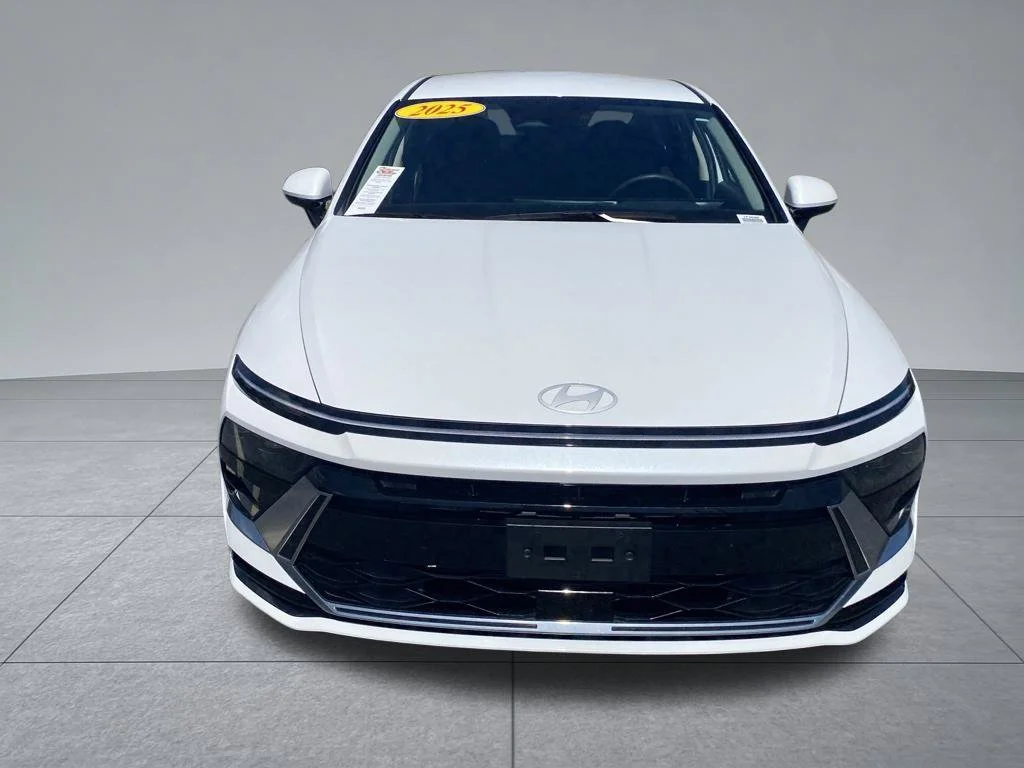 Used 2025 White Hyundai SEL image 16