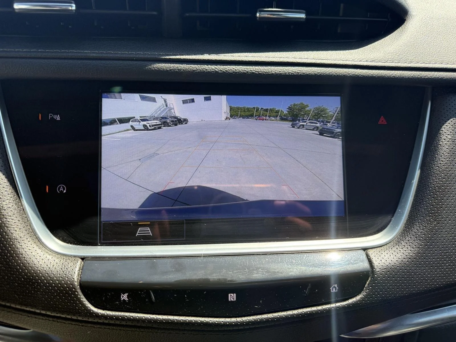 Used 2021  Cadillac AWD Premium Luxury image 17
