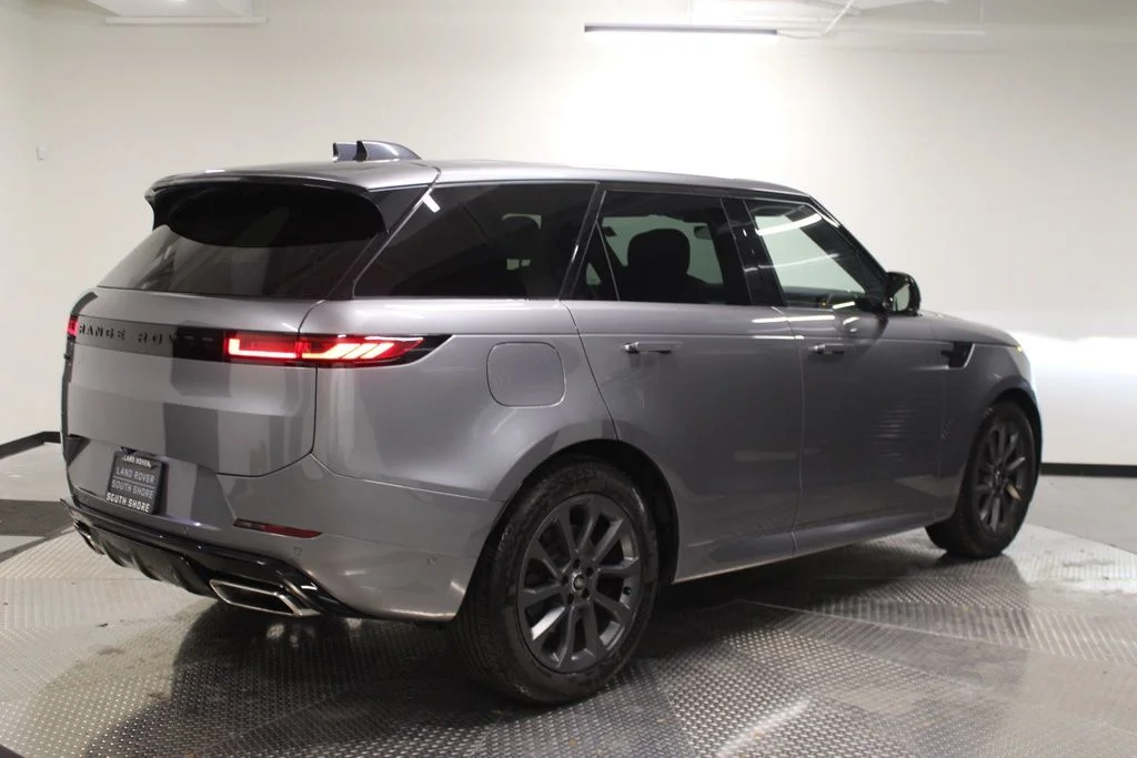 Used 2024  Land Rover Dynamic SE image 7
