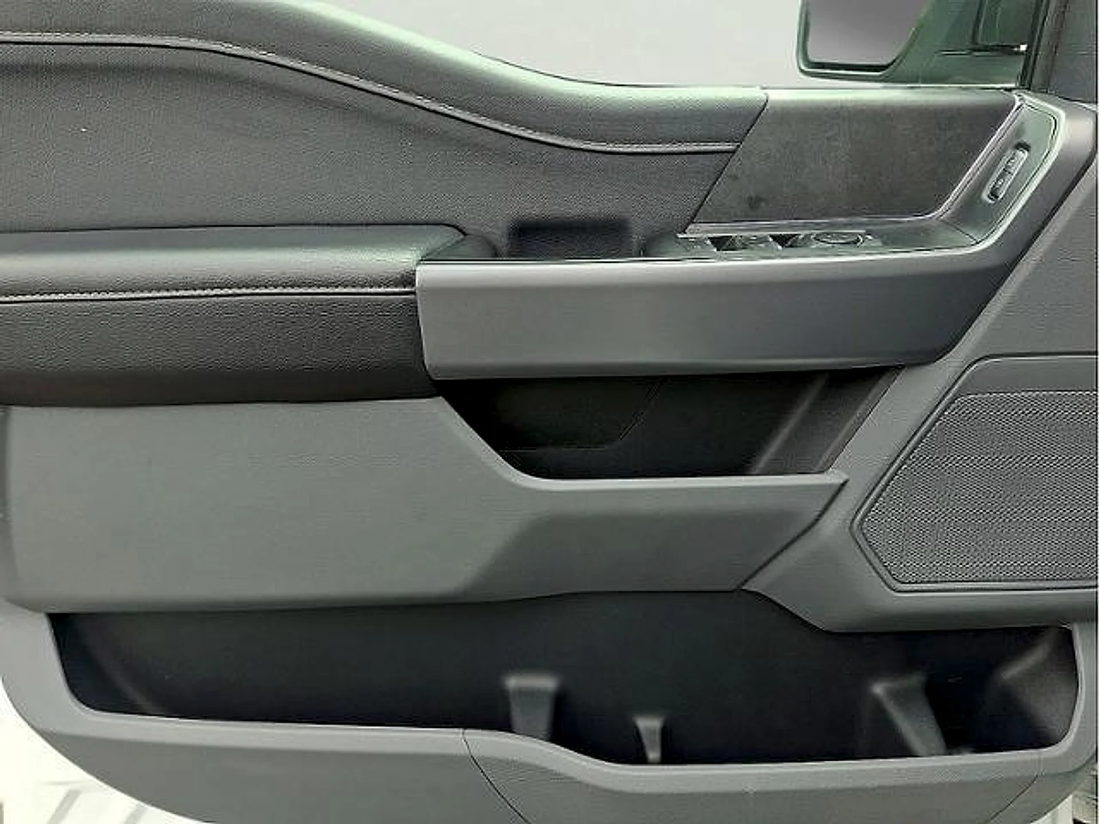 2025 Ford F-150 XLT - Photo 10