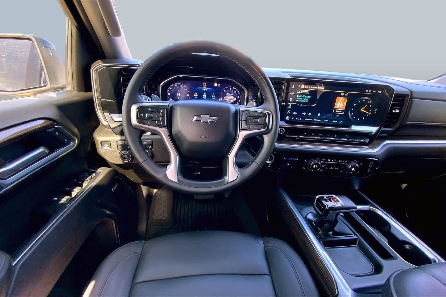 Used 2025 Summit White Chevrolet RST image 6