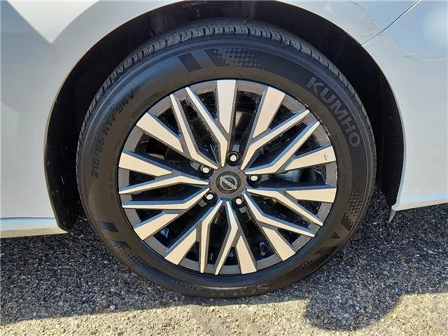 Used 2025 Shite Nissan SV image 7