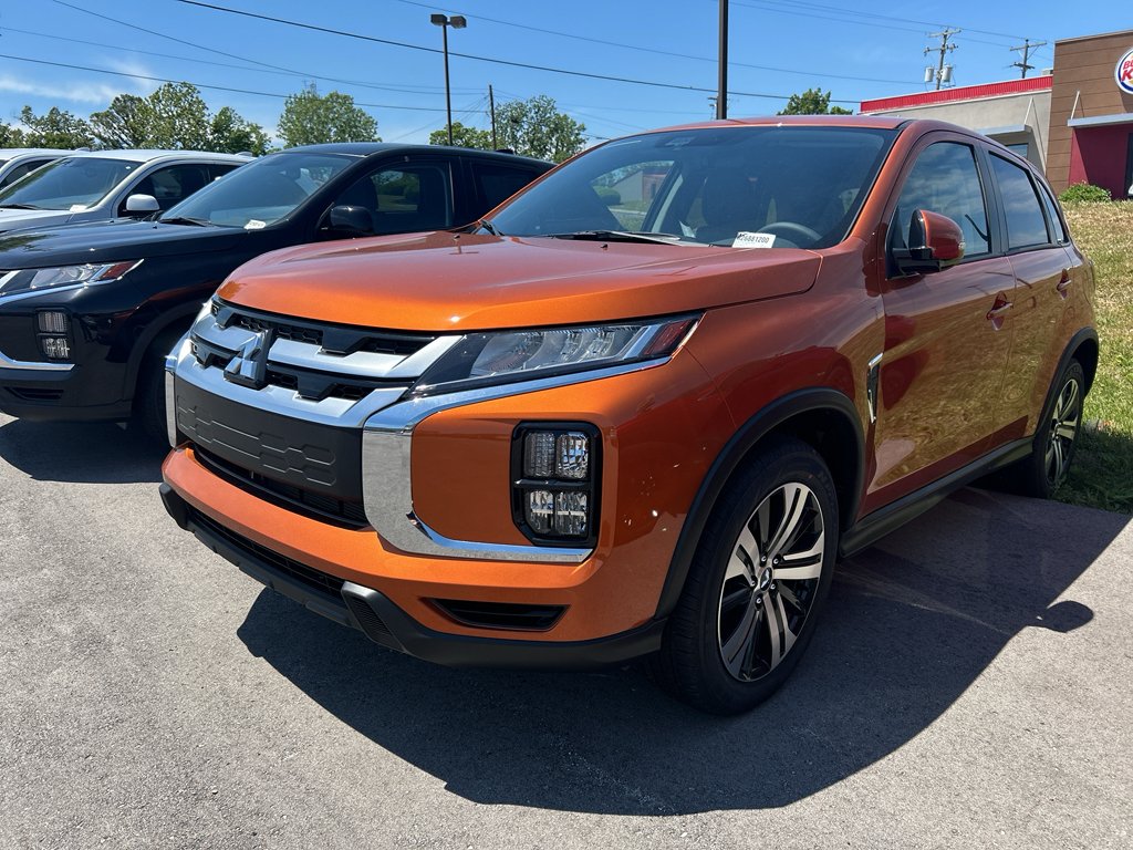 New 2026 Sunshine Orange Metallic Mitsubishi SE image 2