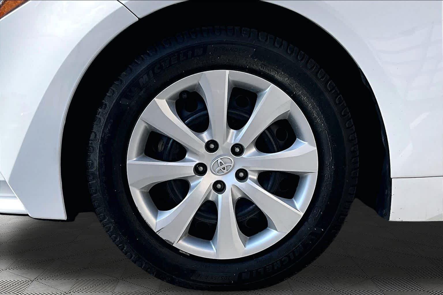Used 2024 Ice Cap Toyota LE image 11