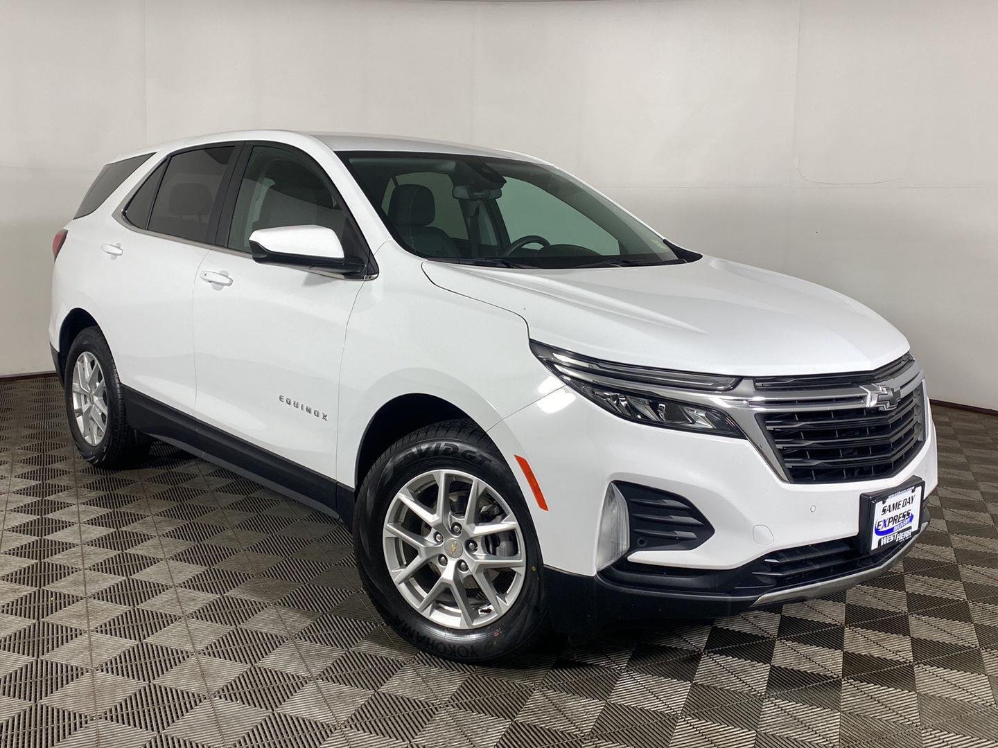 Used 2024 Summit White Chevrolet LT image 1