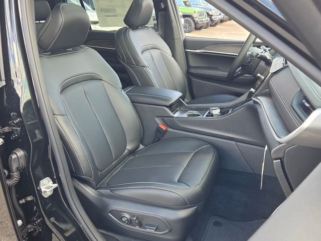 New 2027 High-Gloss Black Paint Jeep Limited image 18
