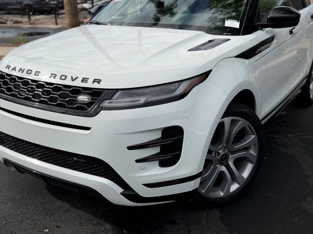 Used 2023  Land Rover R-Dynamic SE image 2