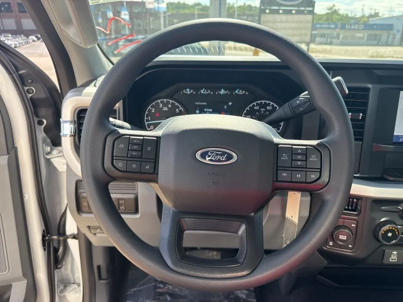New 2025 Oxford White Ford F-350® XL image 19