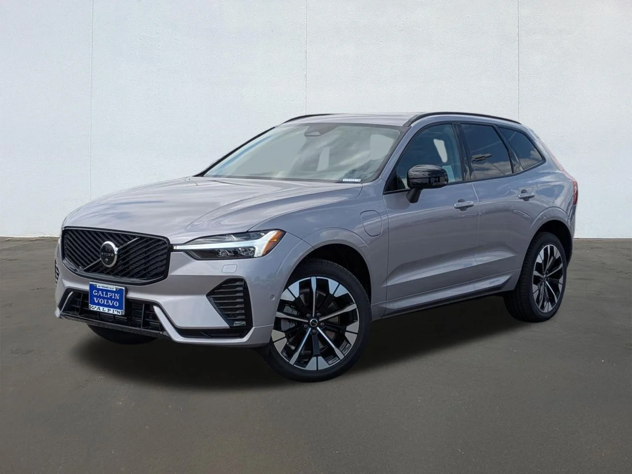 2026 Volvo XC60 T8 Plus Dark AWD's photo