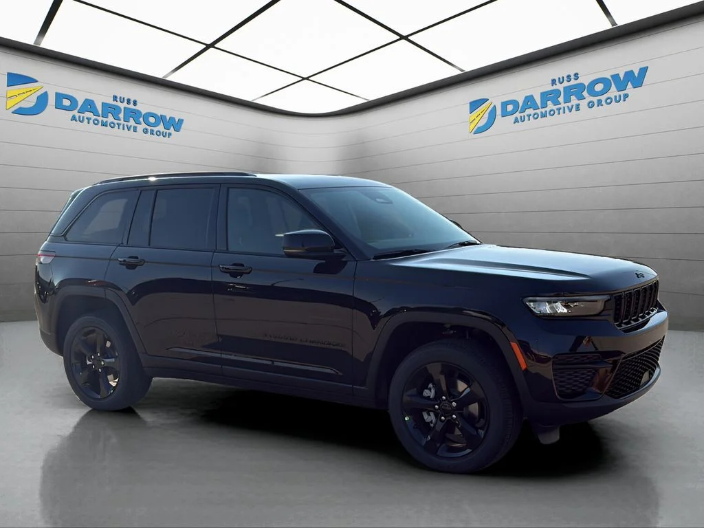 New 2025 Diamond Black Crystal Pearl-Coat Exterior Paint Jeep Altitude X image 7