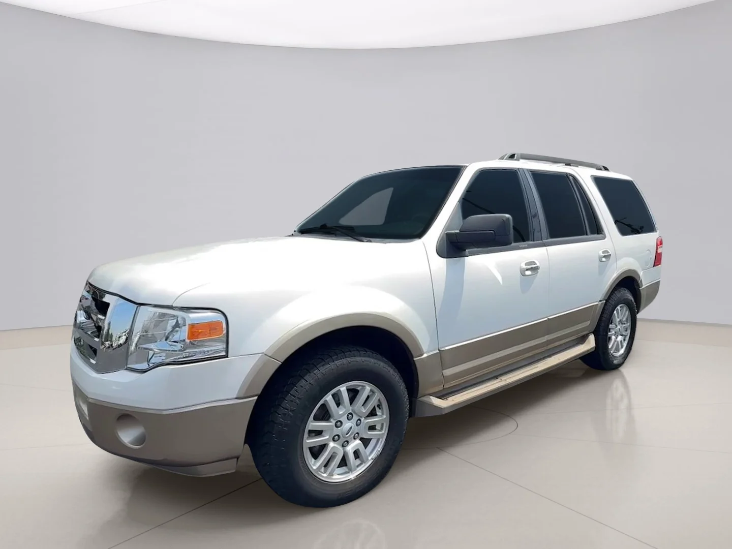 Used 2014 White Ford XLT image 1