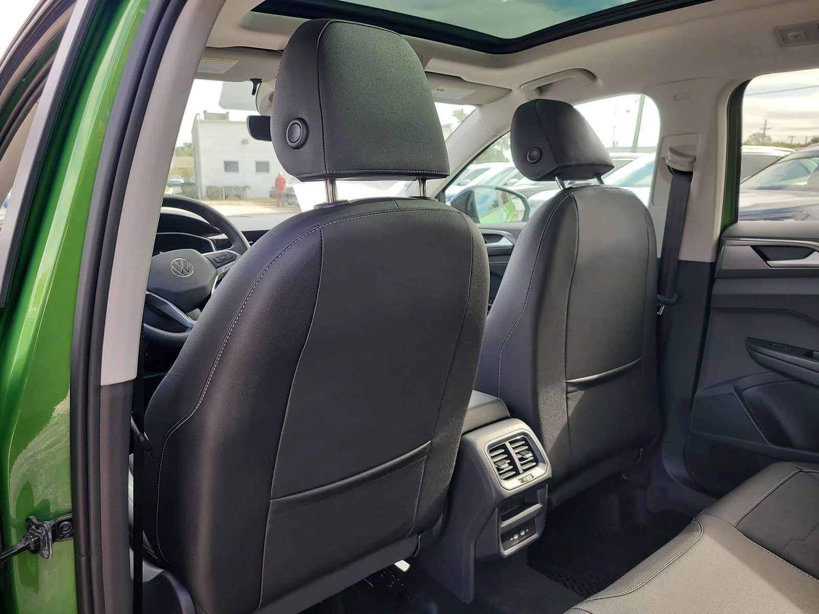 New 2026 Bright Moss Green W/Deep Black Roof Volkswagen 1.5T SE Black image 13