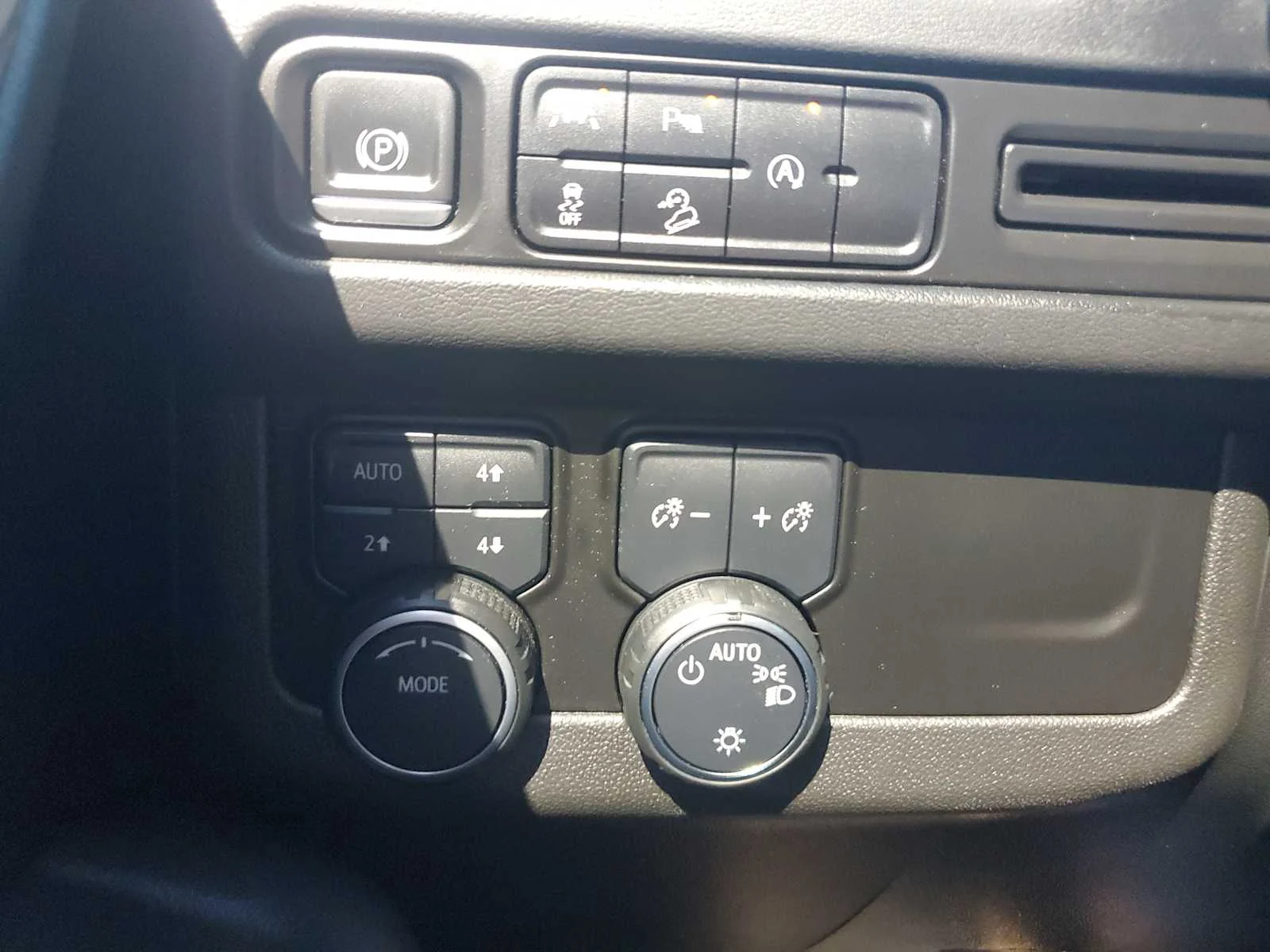 Used 2023 BLACK Chevrolet Z71 image 26