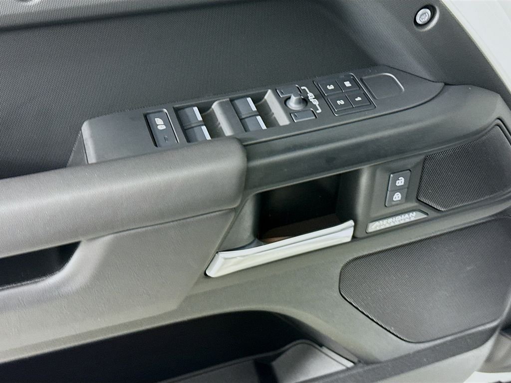 New 2026 Fuji White LAND ROVER X-Dynamic SE image 19