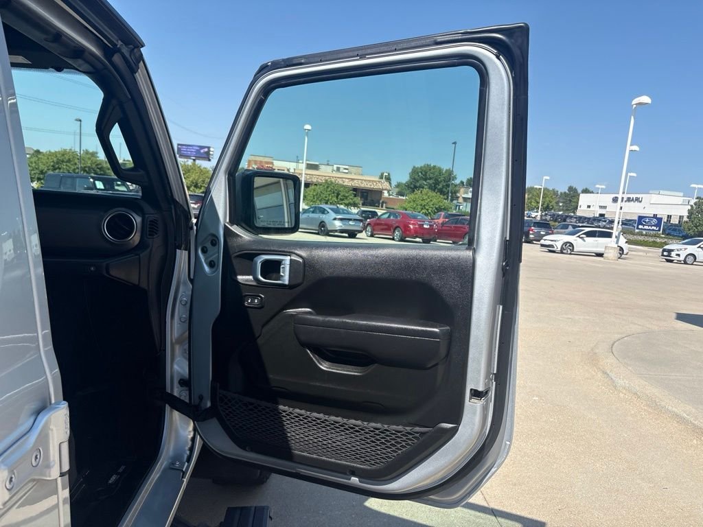 Used 2022 Silver Zynith Clearcoat Jeep Rubicon image 23