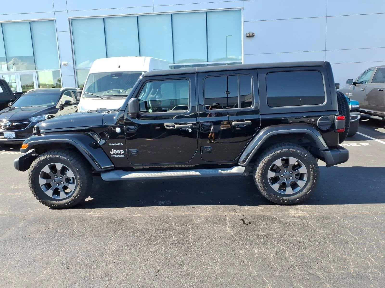 Used 2018 Black Clearcoat Jeep Sahara image 4