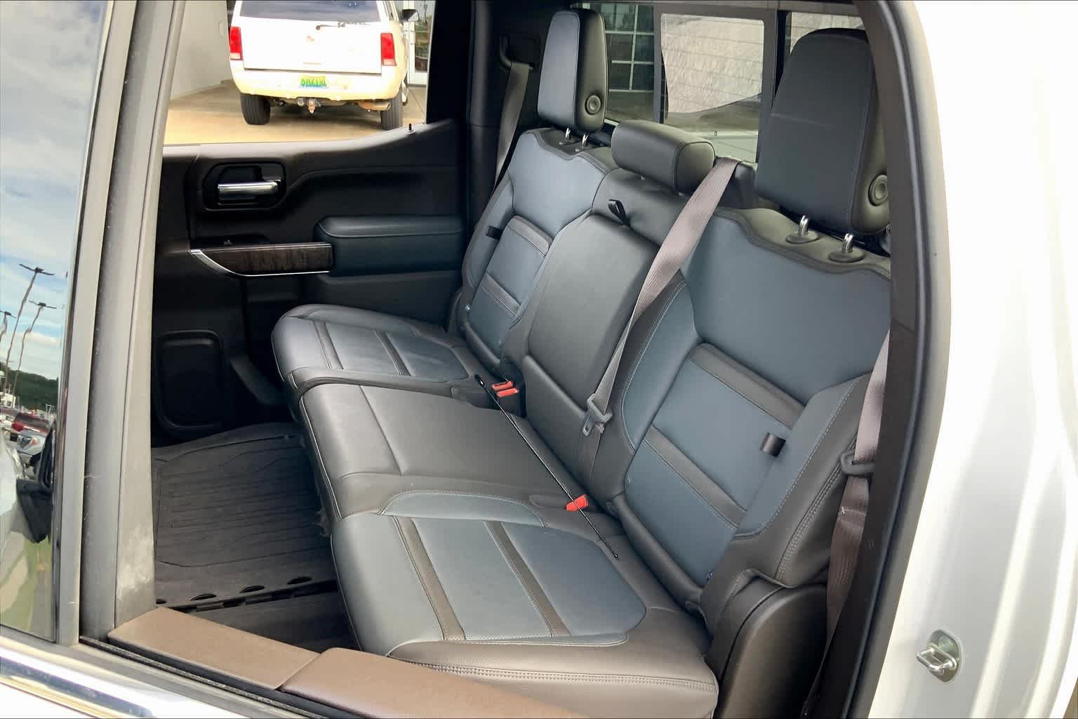 Used 2019 White Frost Tricoat GMC Denali image 21