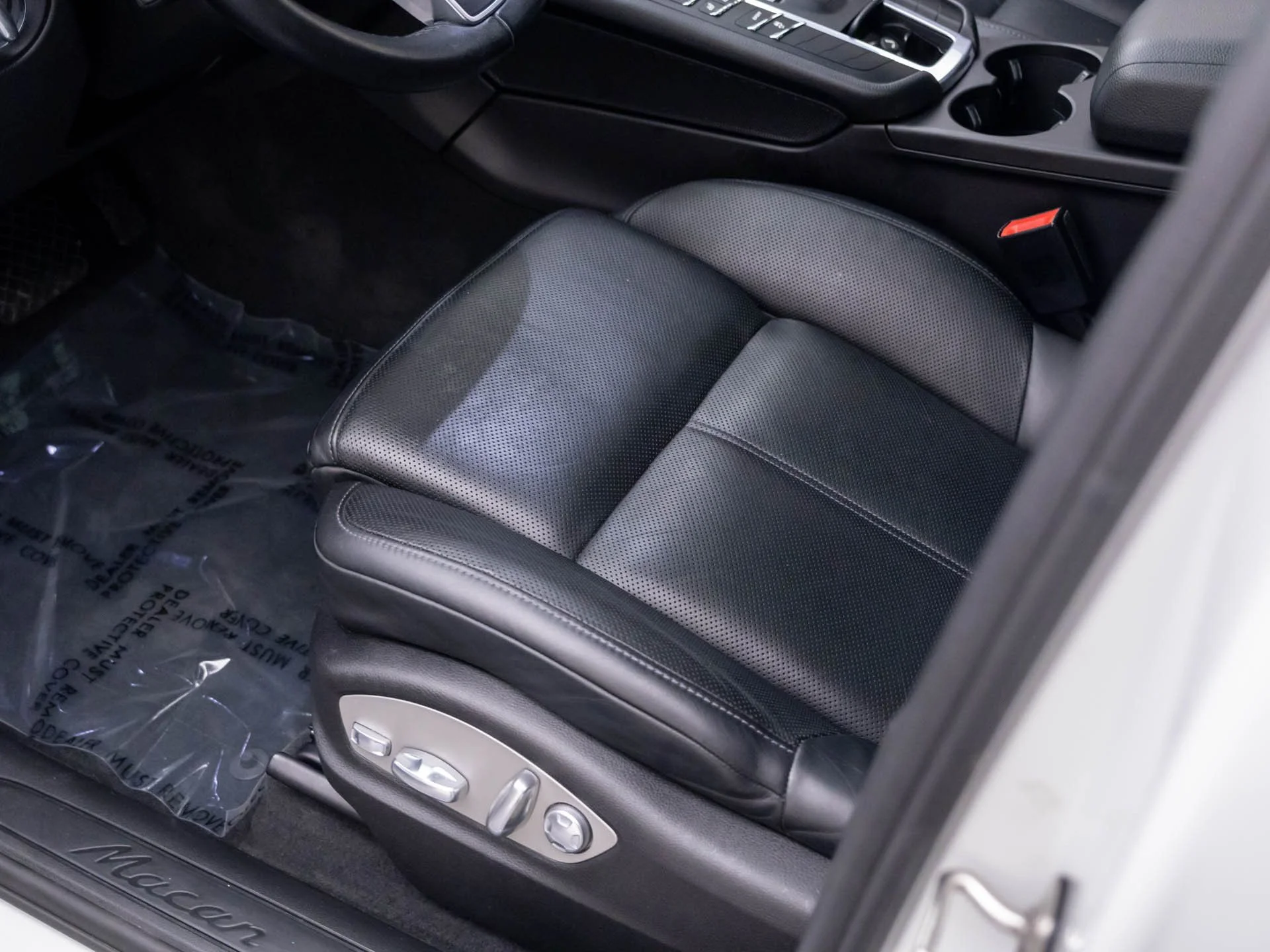 Used 2017  Porsche  image 16