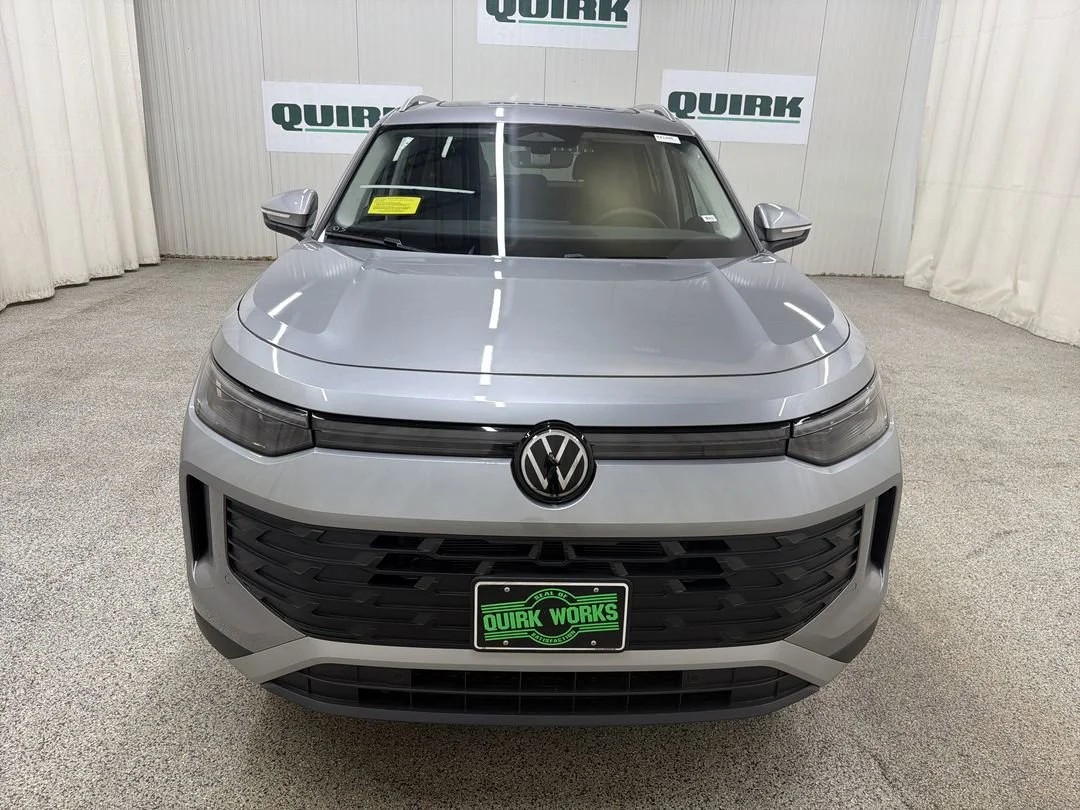 New 2026 Pyrite Silver Metallic Volkswagen SE image 2