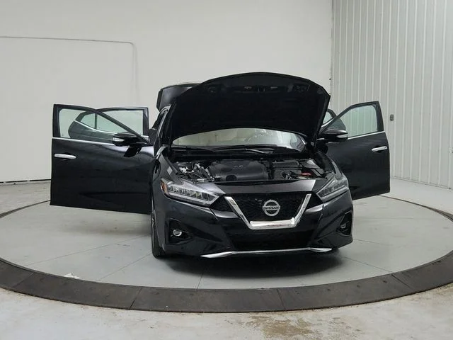 Used 2022 Black Nissan Platinum image 11