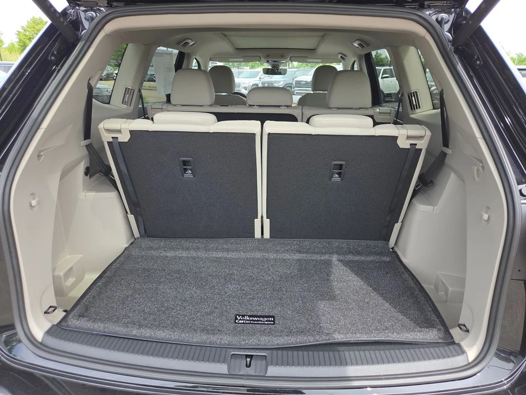 New 2026 Deep Black Pearl Volkswagen 2.0T SEL image 13