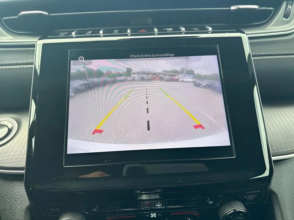 Used 2025 White Jeep Altitude image 10