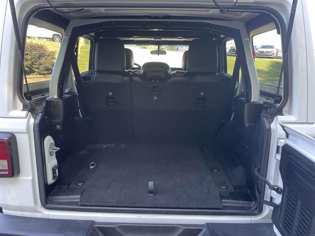 Used 2021 White Jeep Unlimited Sahara Altitude image 8
