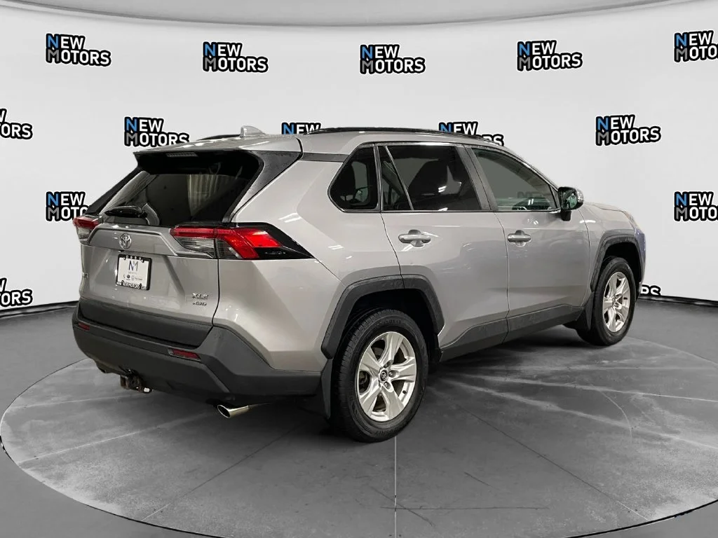 Used 2020 Silver Sky Metallic Toyota XLE image 5