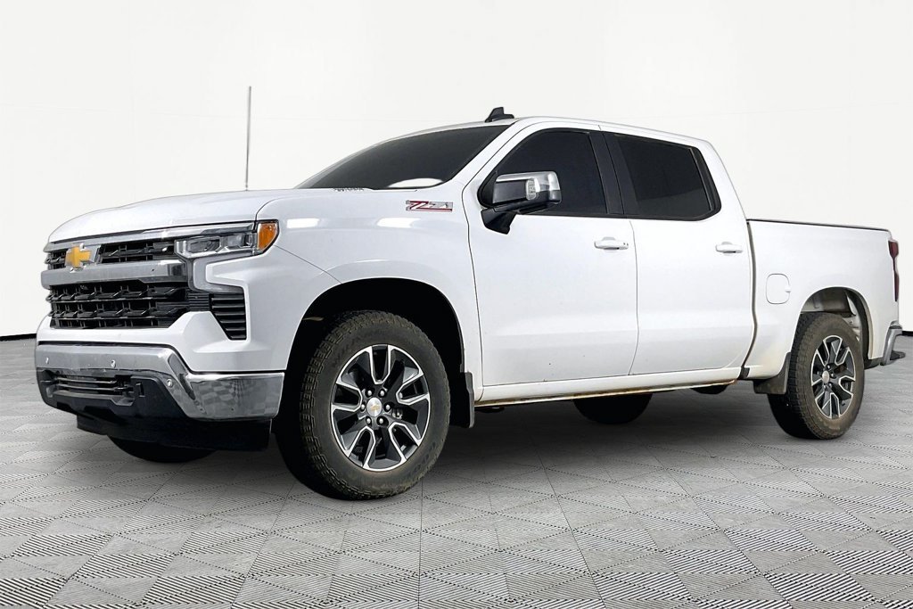 Used 2025 White Chevrolet LT image 1