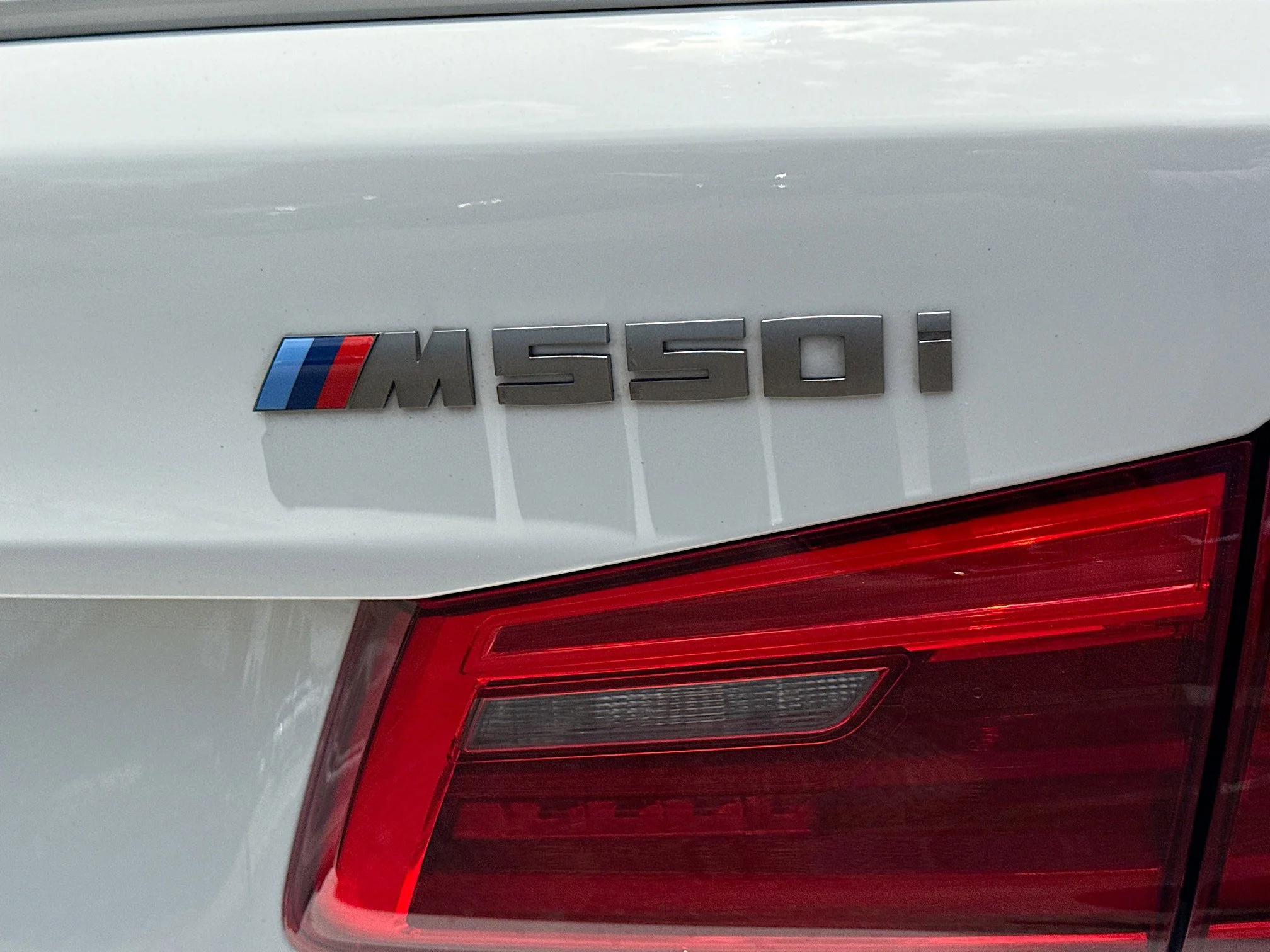 Used 2019 Alpine White BMW M550i xDrive image 11