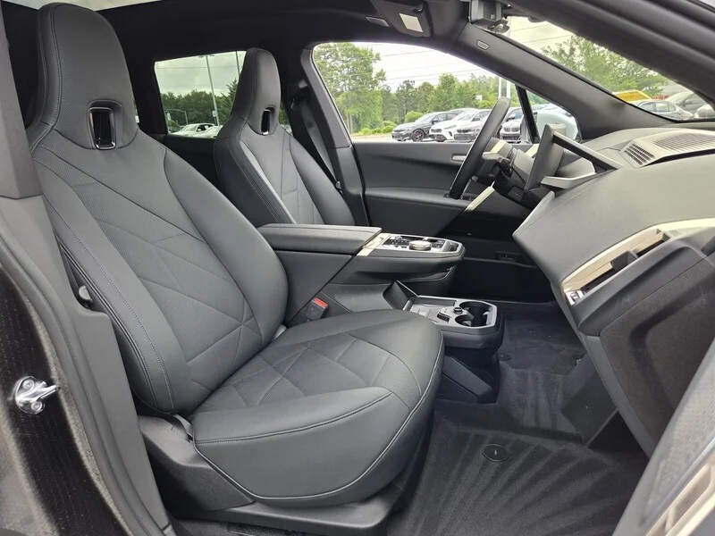 Used 2024 White Metallic BMW M60 SPORTS ACTIVITY VEHICLE image 23