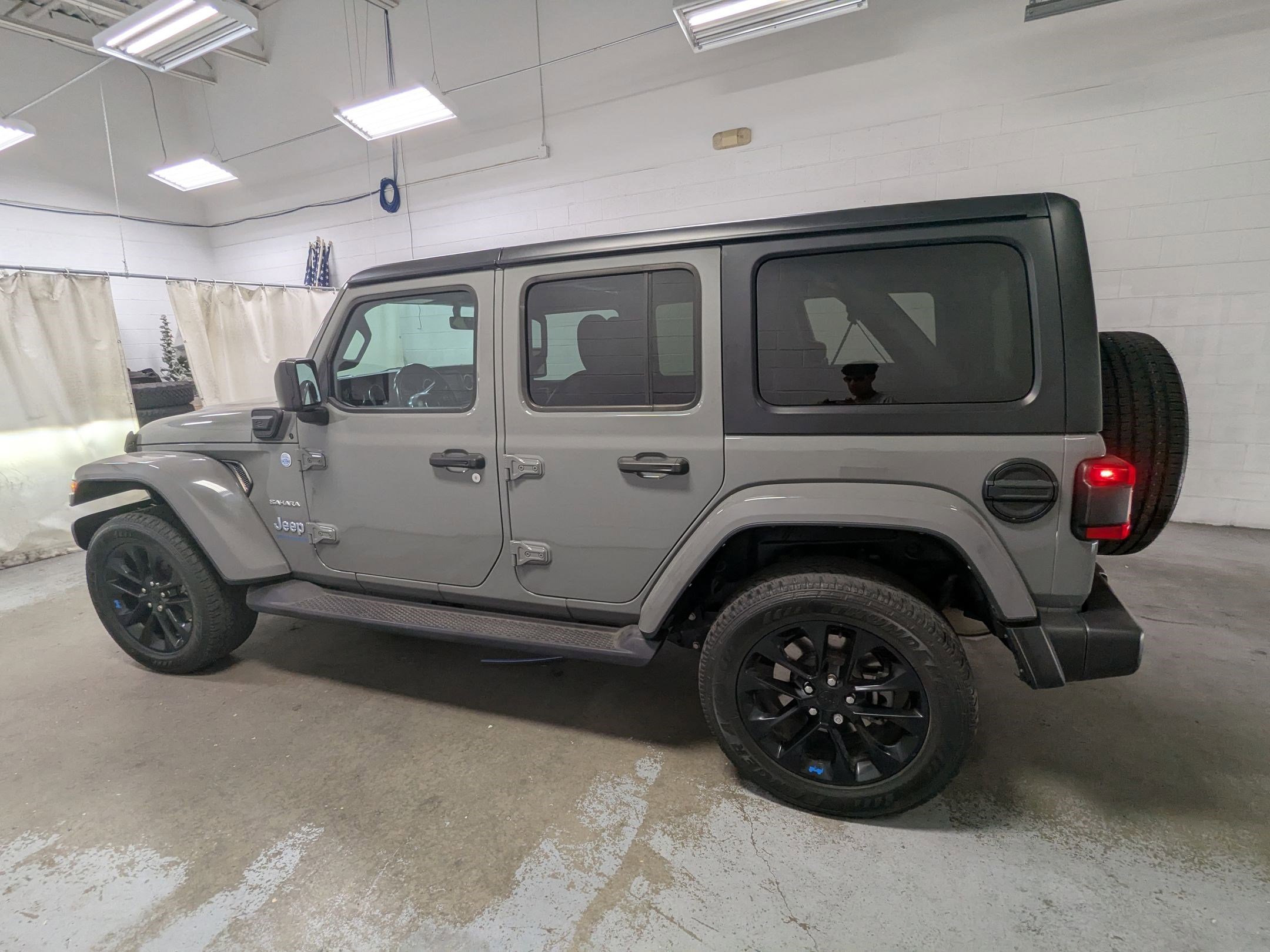 Used 2023 Sting-Gray Clearcoat Jeep Sahara image 8