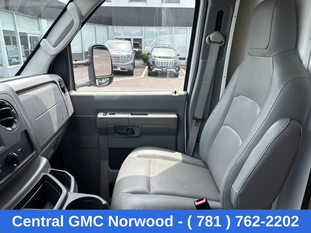Used 2024  Ford BASE image 21