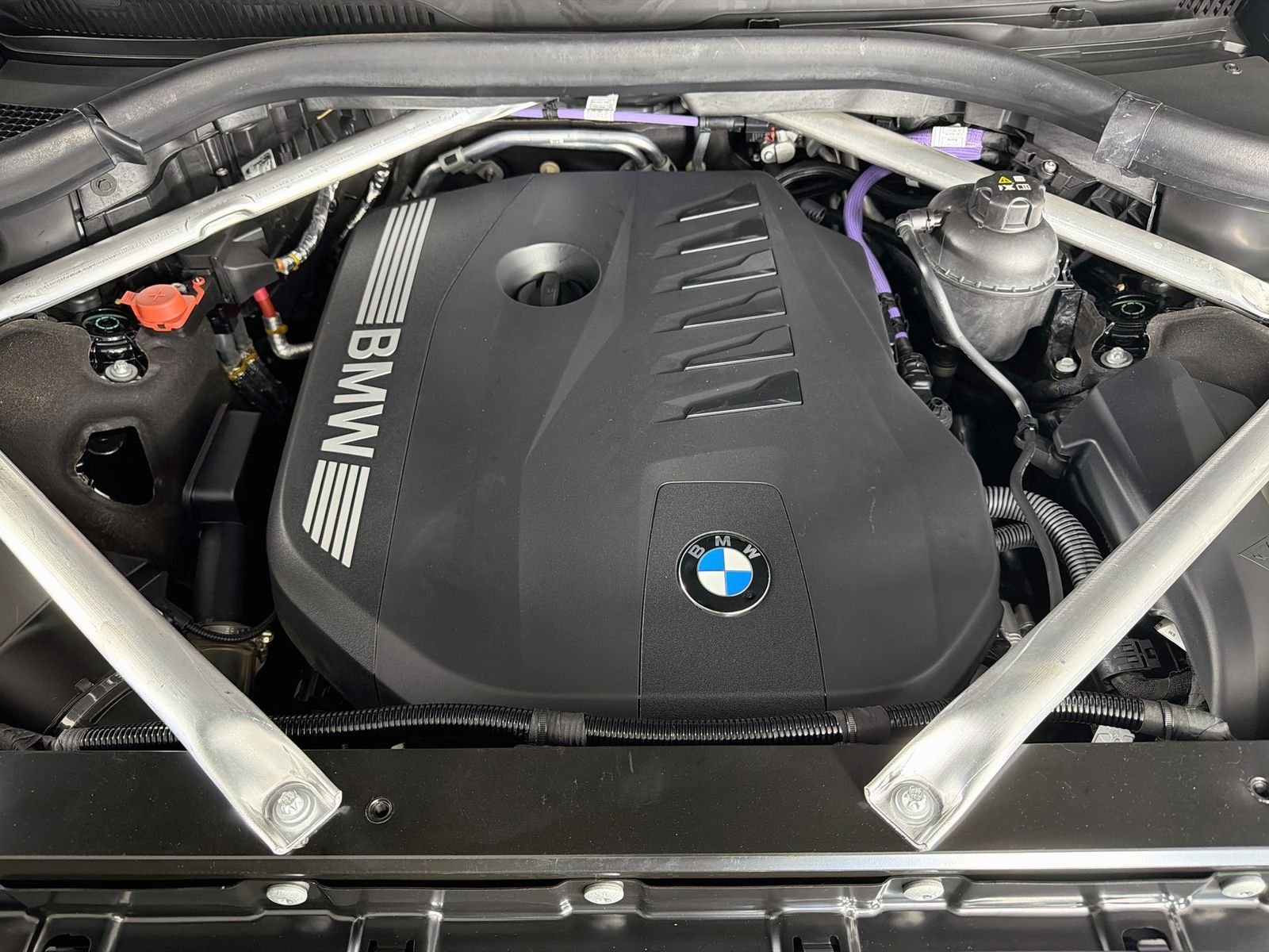 Certified Used 2024 Black Sapphire Metallic BMW xDrive40i image 32