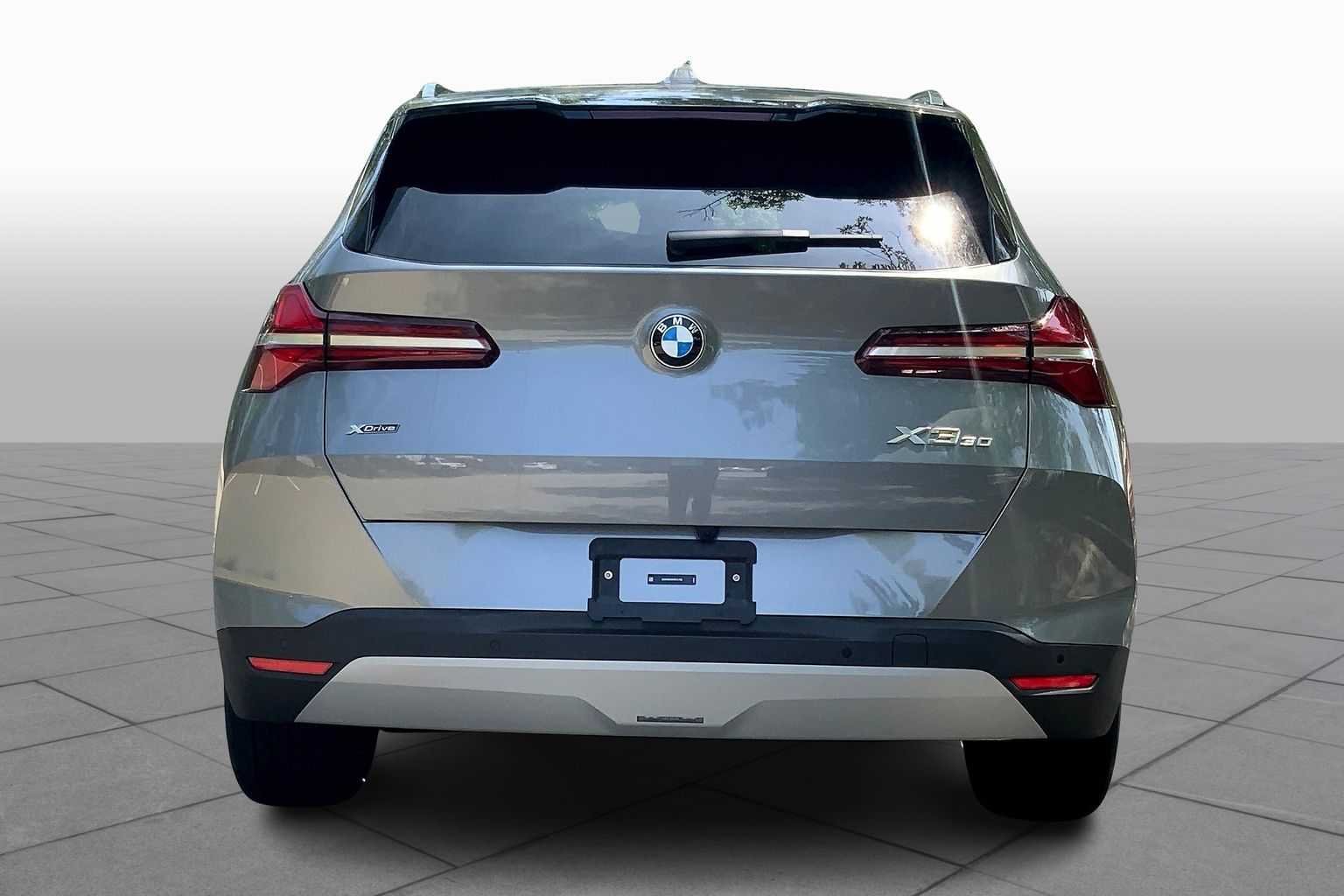 Used 2026 Skyscraper Grey Metallic BMW 30 xDrive image 4