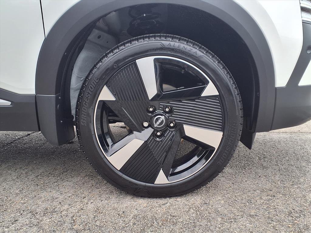 New 2026 Aspen White TriCoat Nissan SR image 4