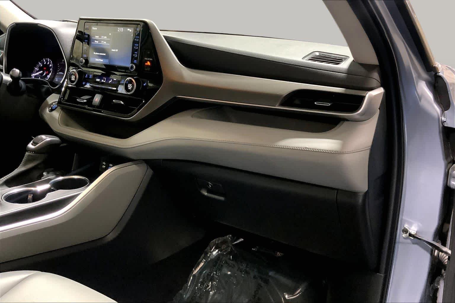 Used 2022 Moon Dust Toyota XLE image 19