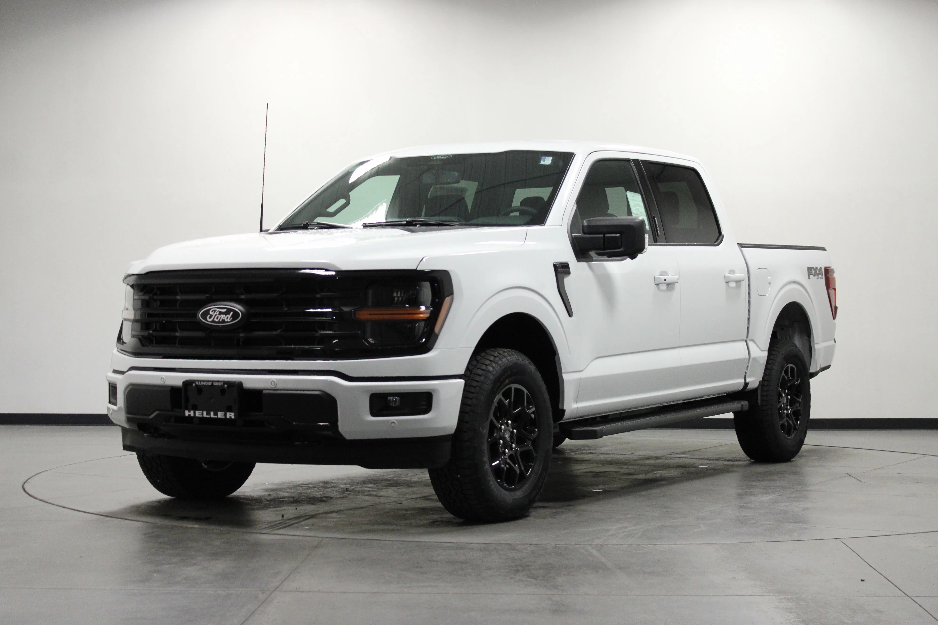New 2026 Oxford White Ford XLT image 8