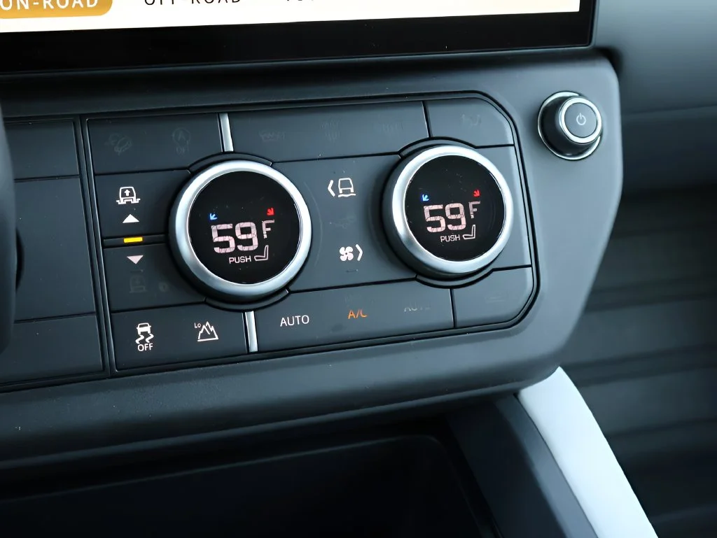 New 2026 Blue Land Rover X-Dynamic SE image 25