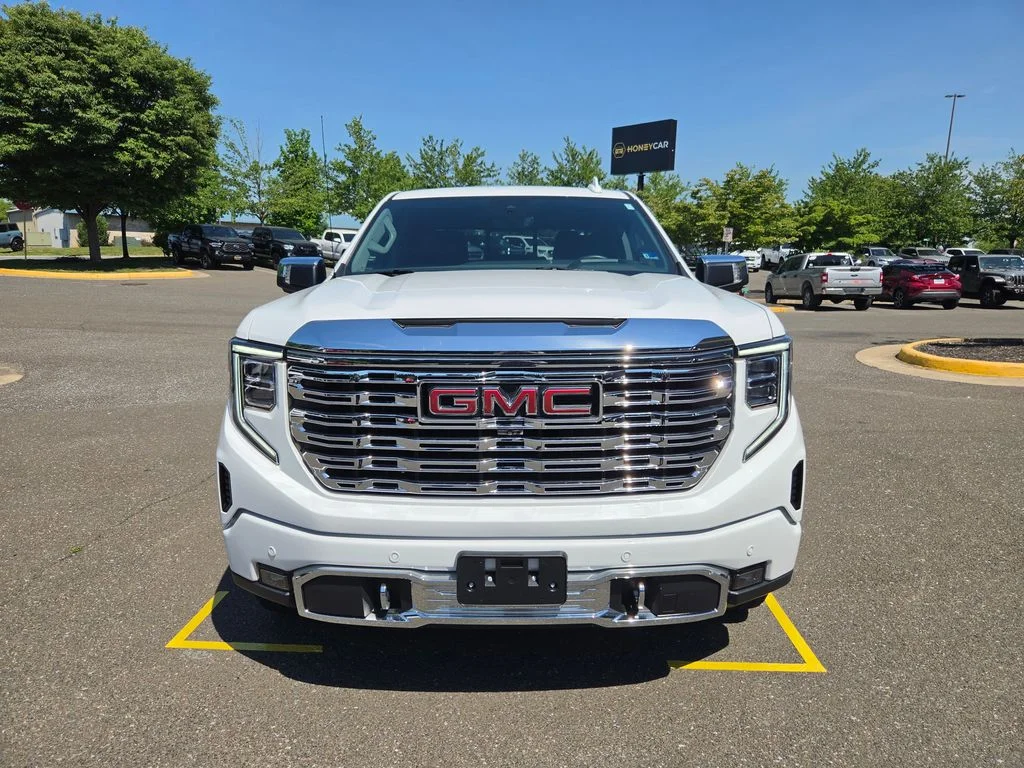 Used 2023 White GMC Denali image 2