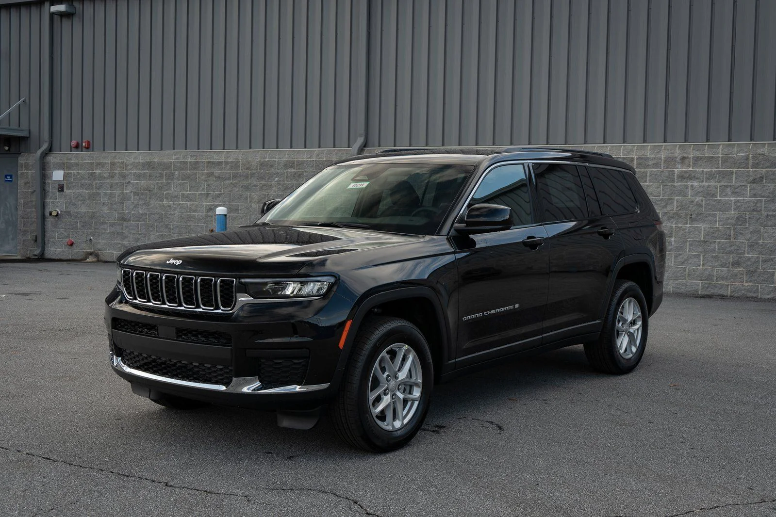 Used 2025 Black Jeep Laredo image 3