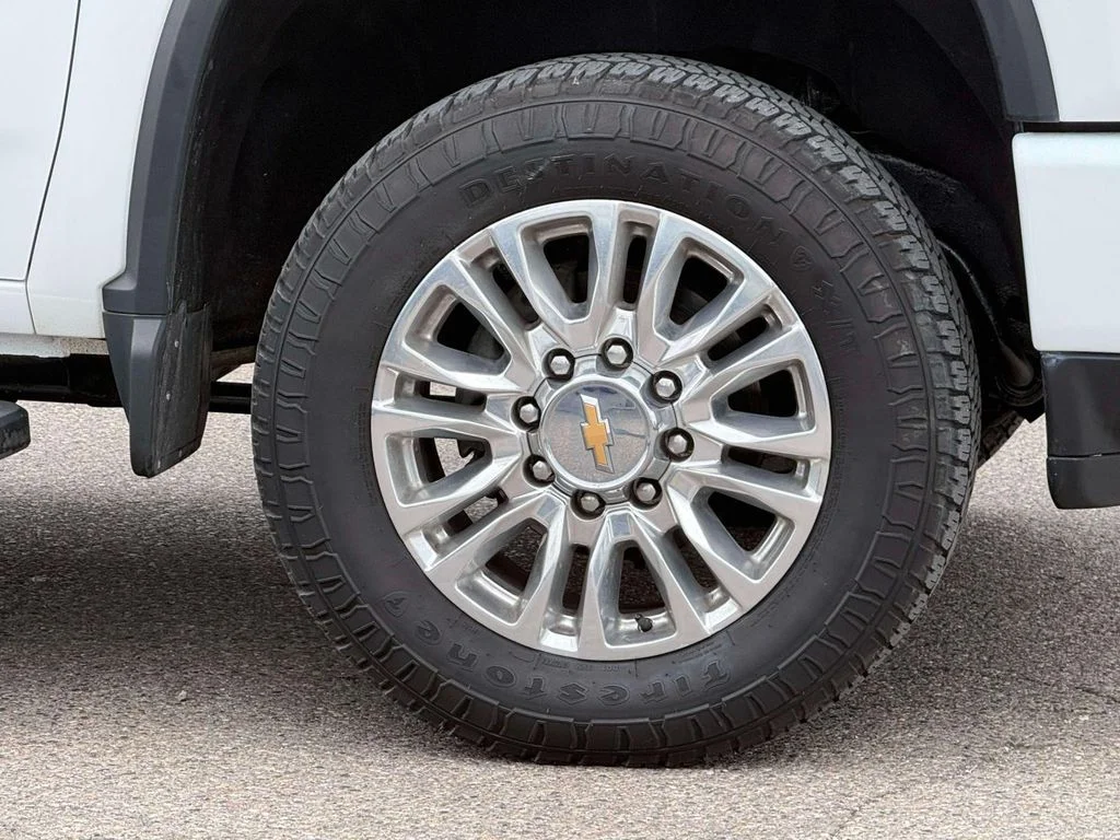 Used 2021 White Chevrolet High Country image 9