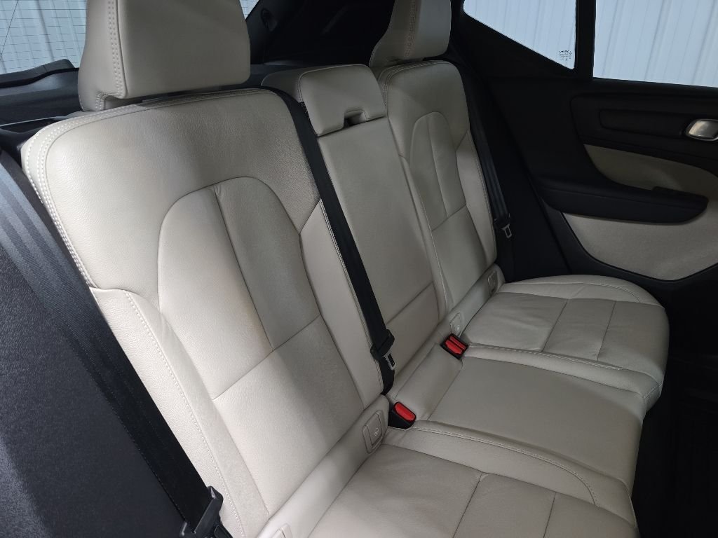 2023 Volvo XC40 Plus - Photo 17