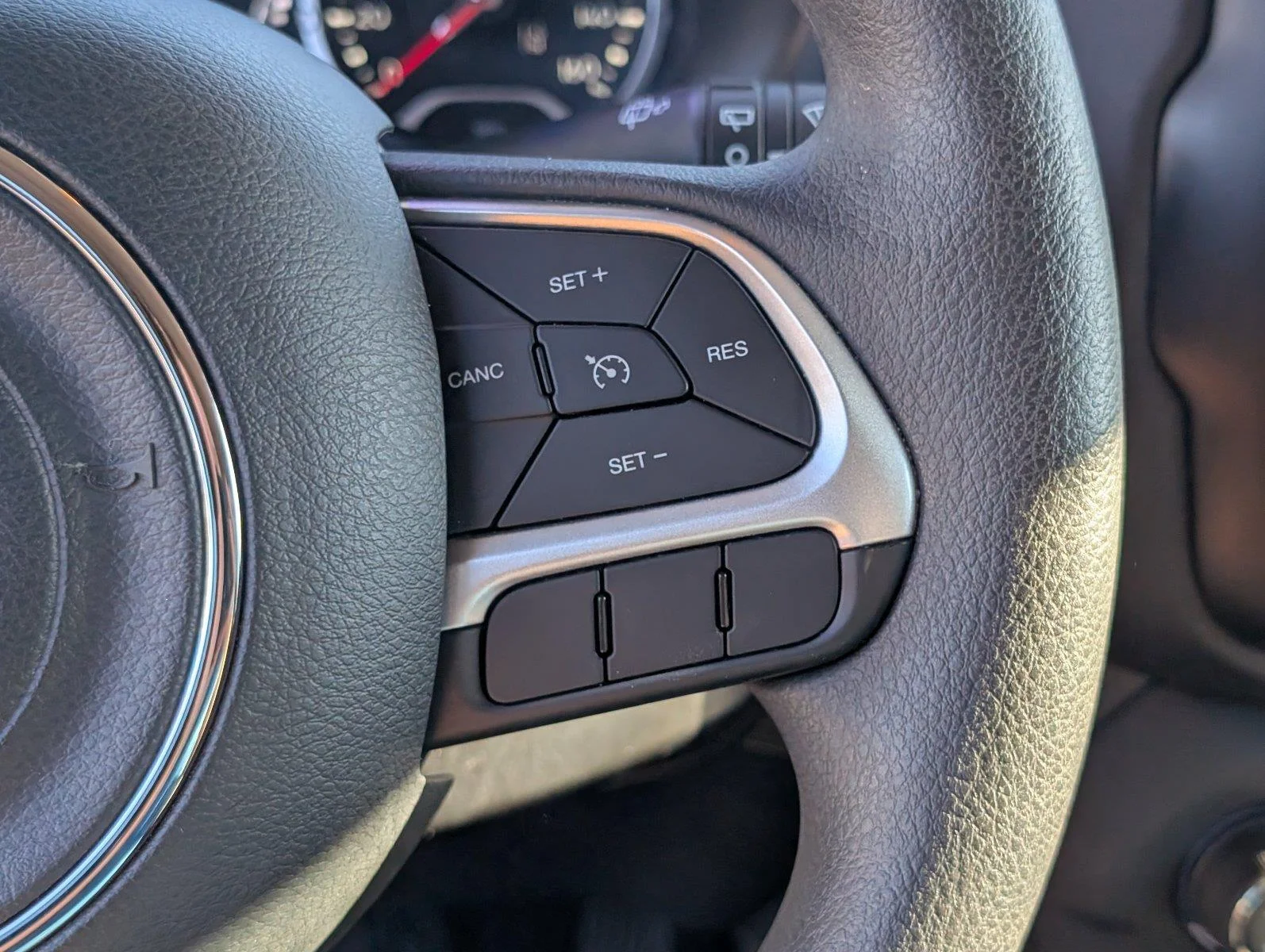 Used 2023 Colorado Red Clearcoat Jeep Latitude image 29