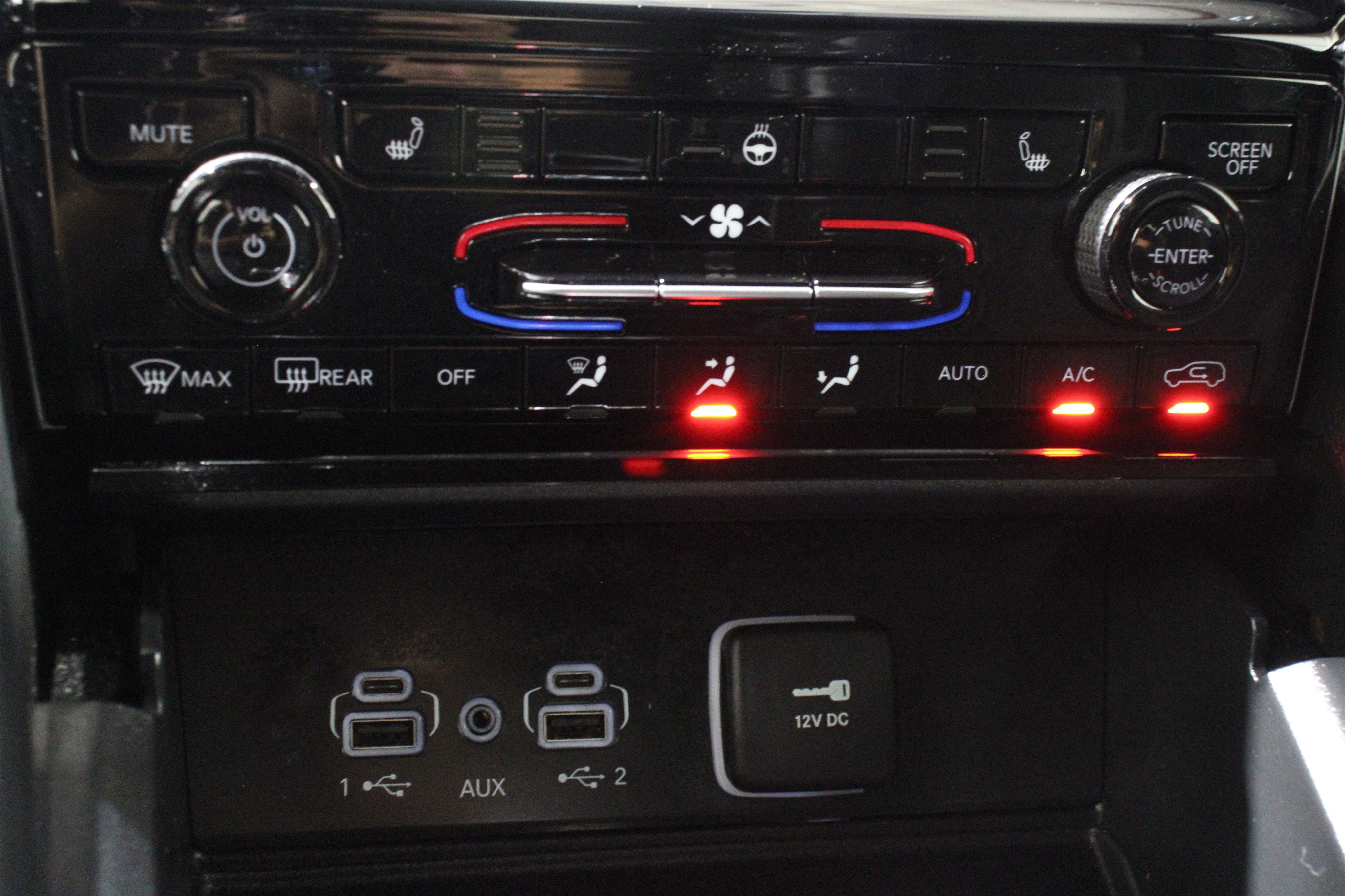 Used 2025 Silver Zynith Jeep Altitude image 20
