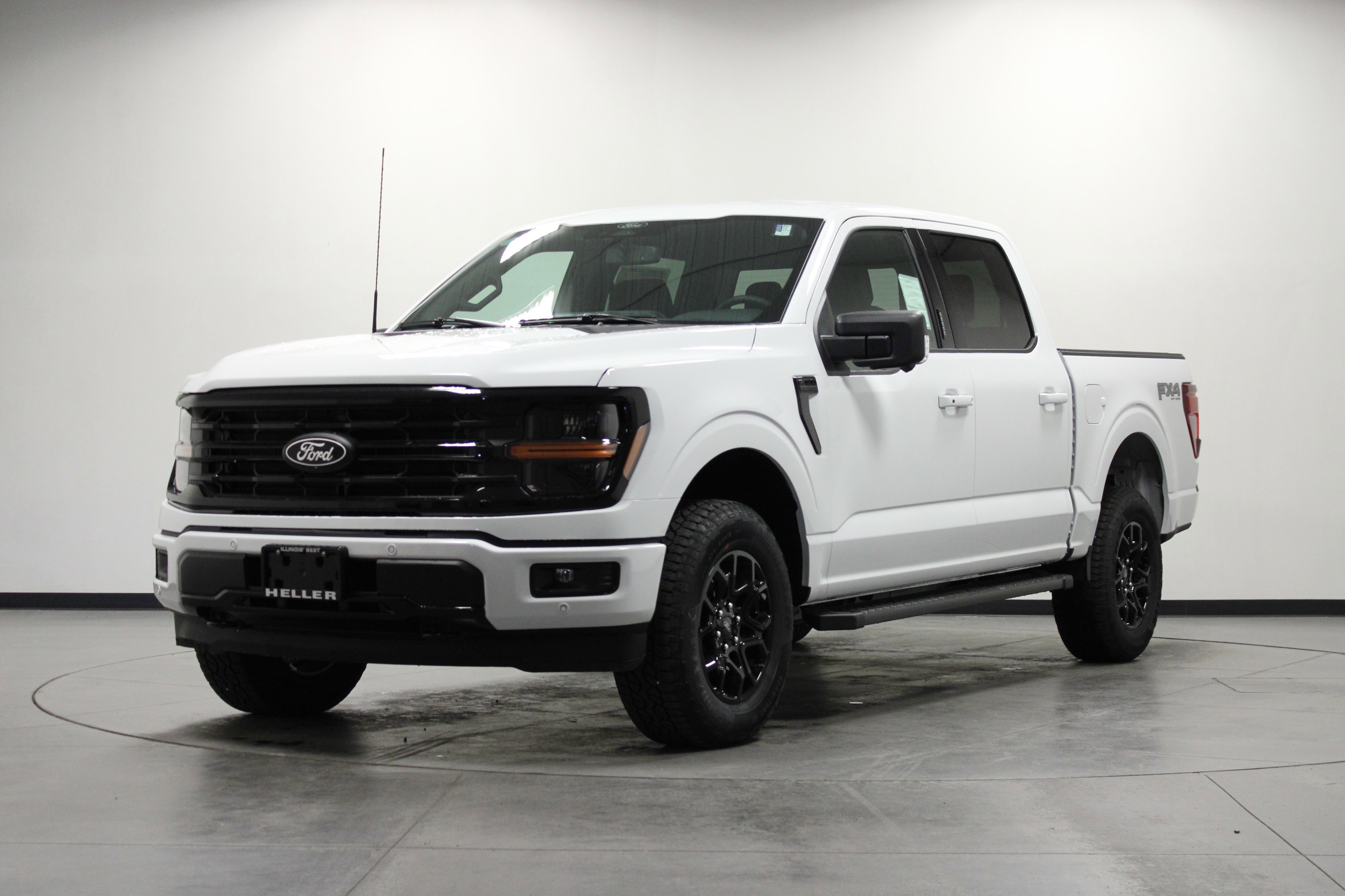 New 2026 Oxford White Ford XLT image 8