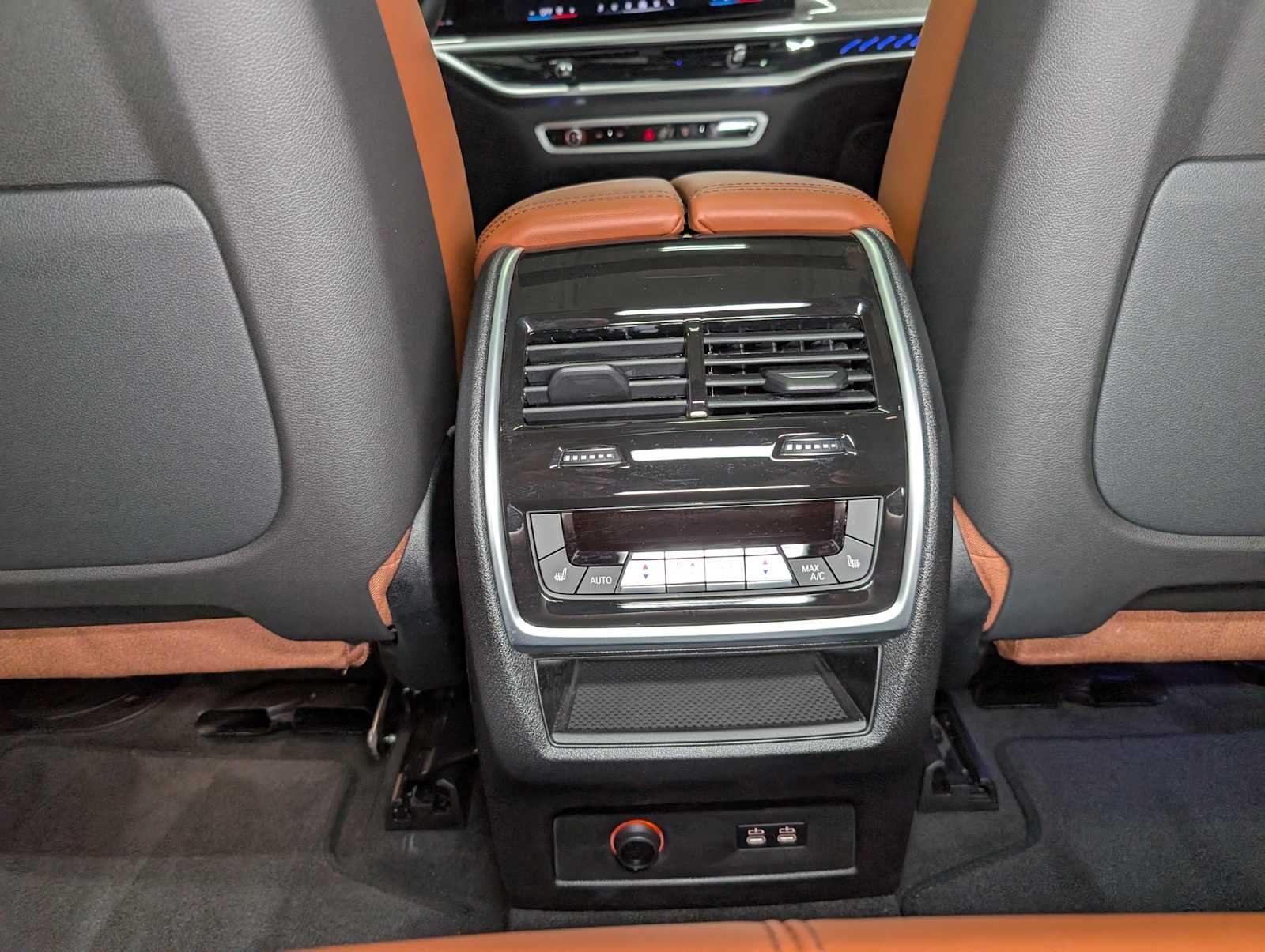Used 2025 Skyscraper Grey Metallic BMW M60i image 22