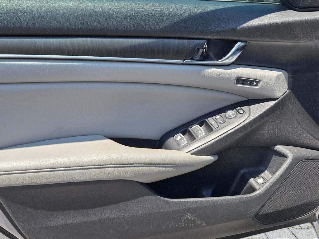 Used 2020 Silver Honda EX-L image 13