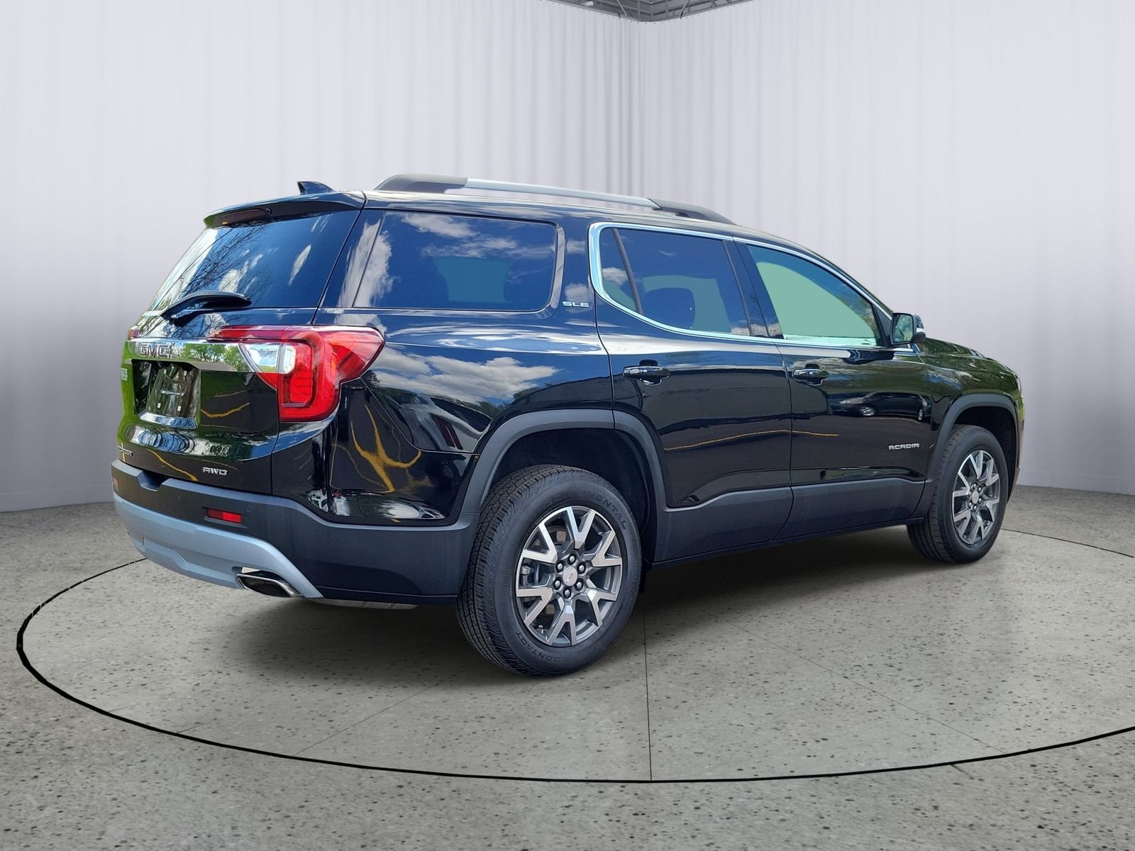 Used 2023 Black GMC SLE image 3
