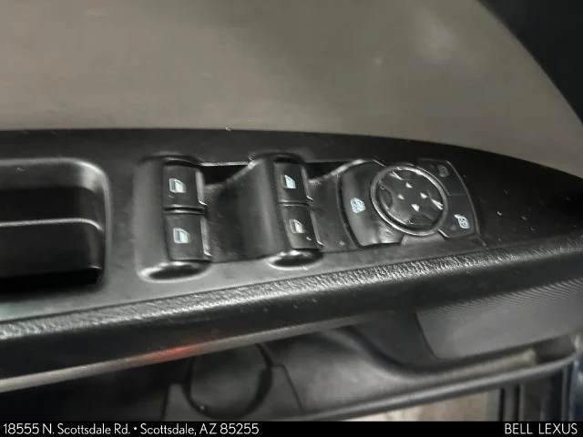 Used 2020 Blue Ford SE image 18